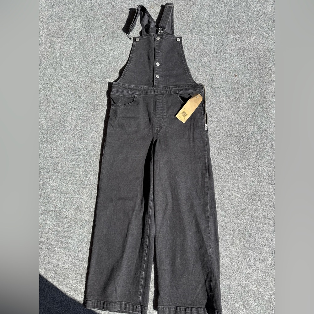 Levi’s women’s black overalls